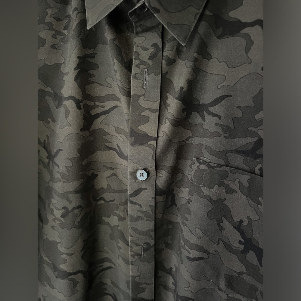SURFACE TO AIR - great casual shirt - like NEW